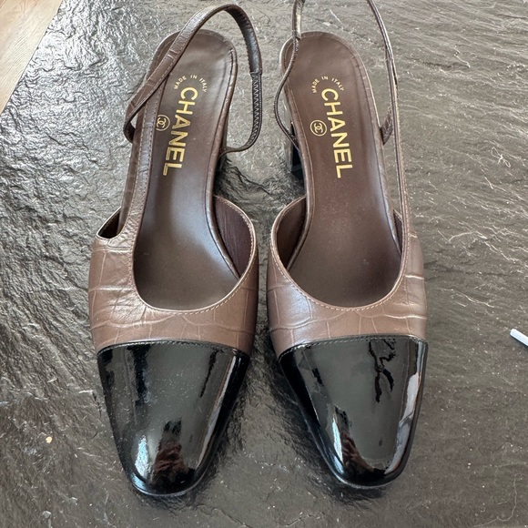 CHANEL Two-Tone Brown and Black Heels
